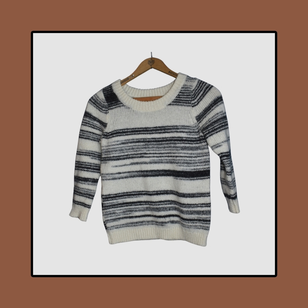 Old Navy Women's Black and White Striped Sweater